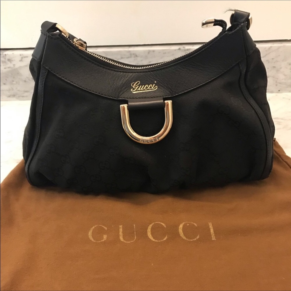 Gucci dring sm canvas hand bag. W 11.5 in H 8 in